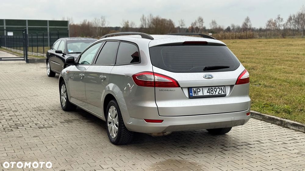 Ford Mondeo 2.0 Ambiente - 6