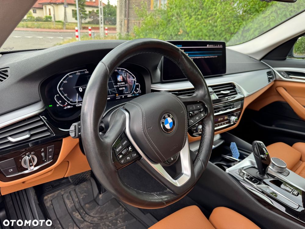 BMW Seria 5 520e M Sport sport - 24
