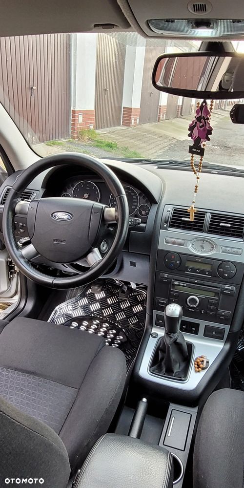 Ford Mondeo 1.8 Silver X - 19