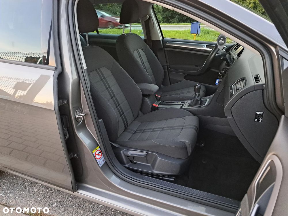 Volkswagen Golf 1.6 TDI DPF BlueMotion - 23