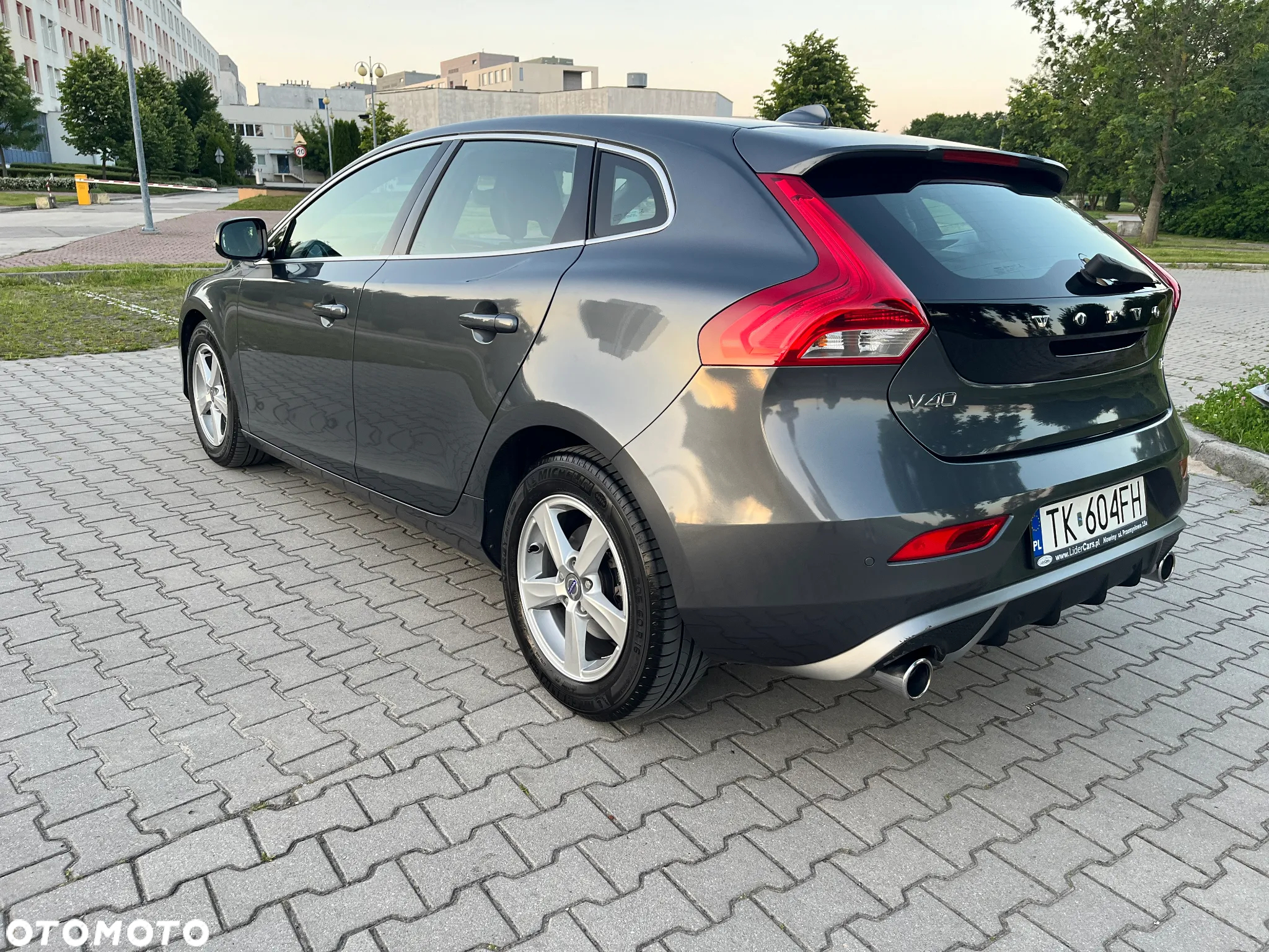 Volvo V40 T3 R-Design Momentum - 8