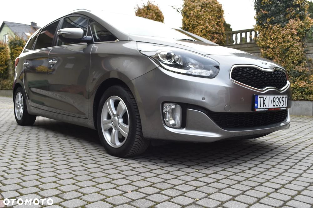 Kia Carens - 16
