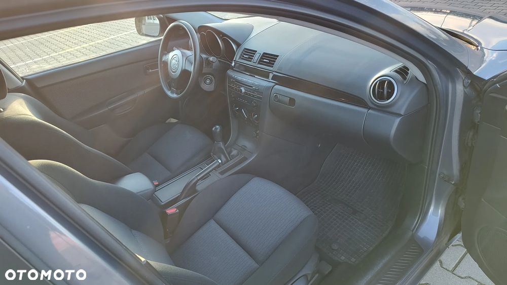 Mazda 3 2.0 Active + - 9