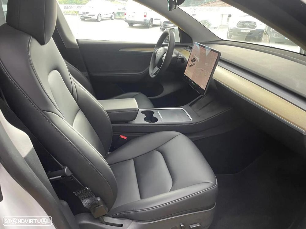 Tesla Model Y Long-Range RWD - 6