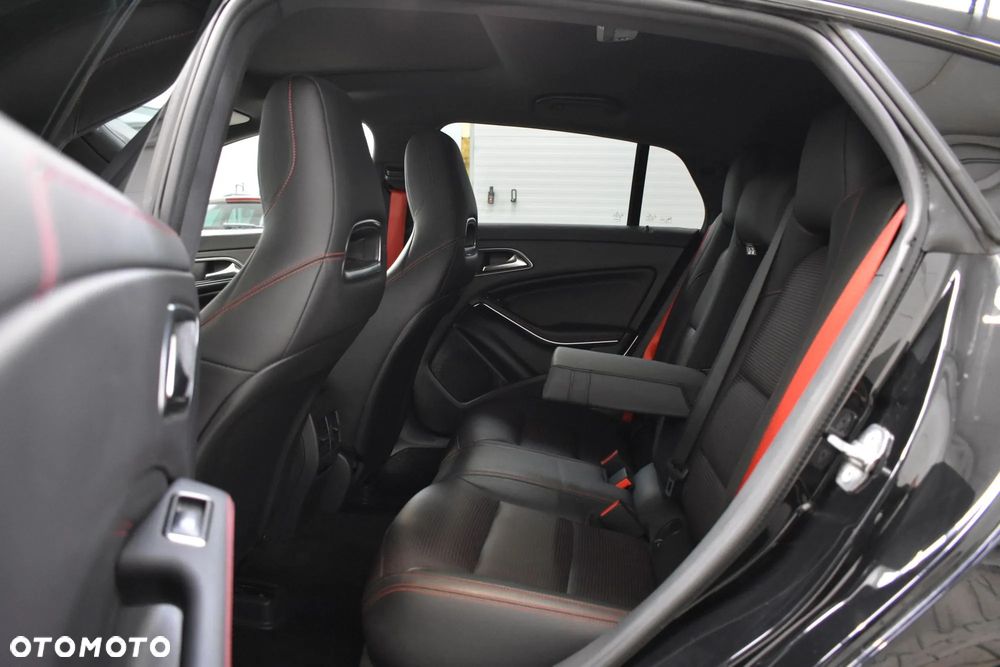 Mercedes-Benz CLA 250 4Matic 7G-DCT Sport - 26