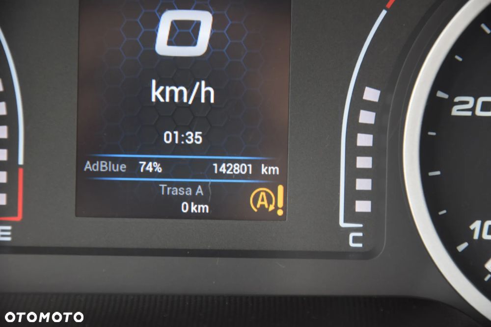 Iveco DAILY 35S14 / 2.3 - 140 KM / AUTIOMAT HI-MATIC / 3 OSOBY / DO 3,5 TONY / KONTENER / DOSTAWCZE / WINDA PALFINGER / KLIMA / TEMPOMAT / 2022 / SERWISOWANY / SPROWADZONY Z NIEMIEC - 32