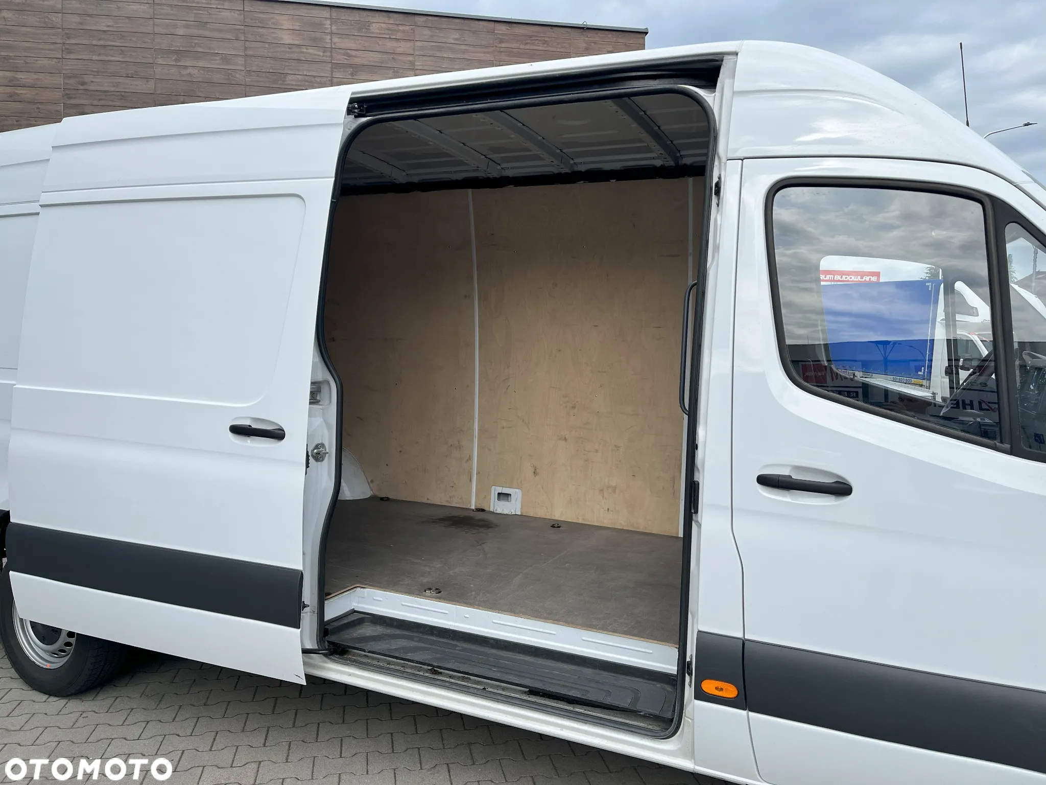 Mercedes-Benz Sprinter - 6