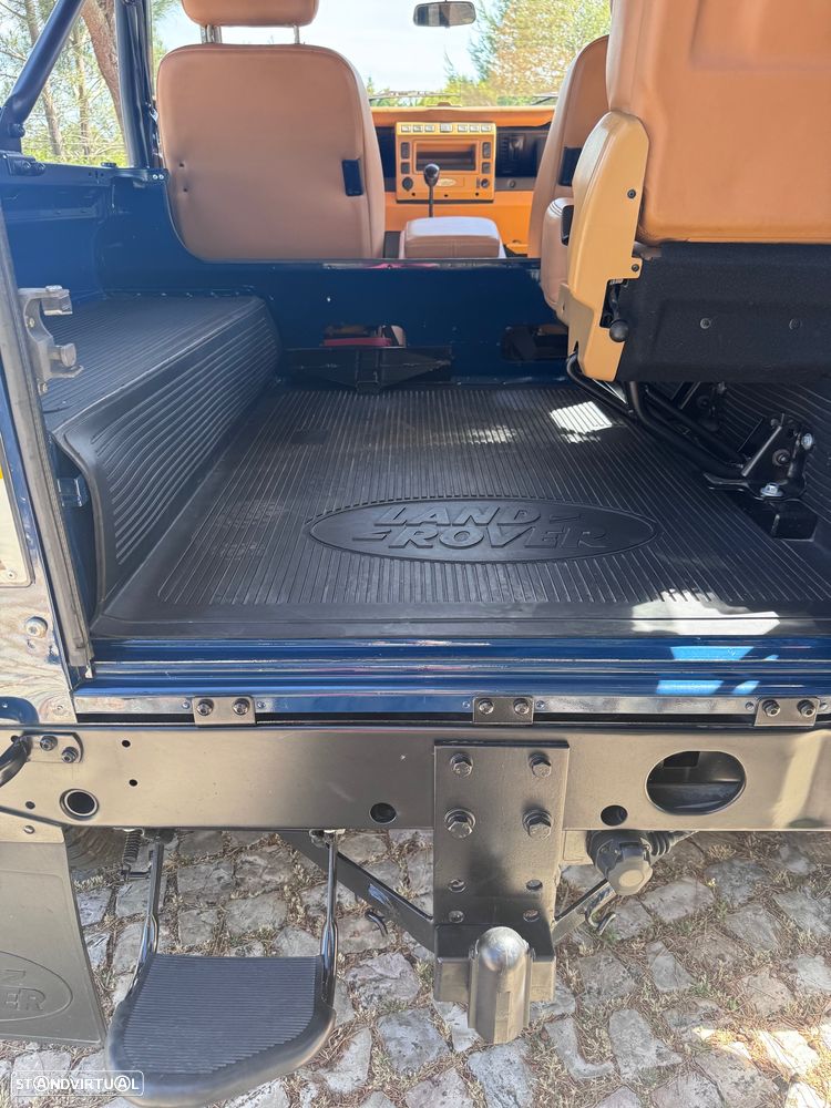 Land Rover Defender 90 2.5 Td5 Soft Top - 6