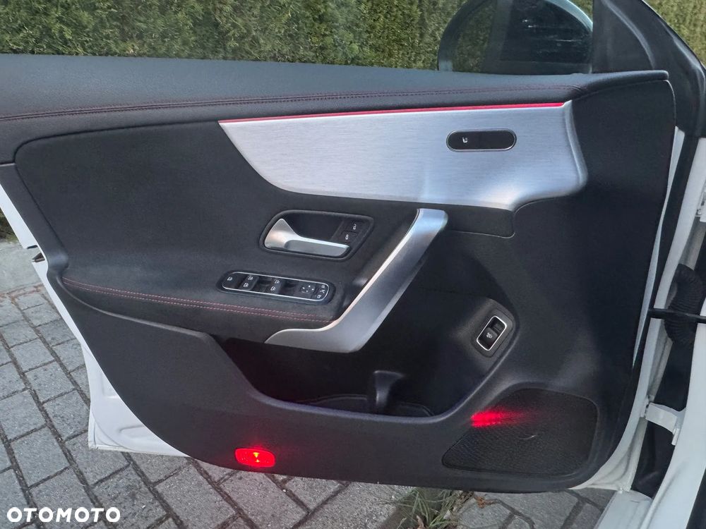 Mercedes-Benz CLA 200 AMG Line 7G-DCT - 22