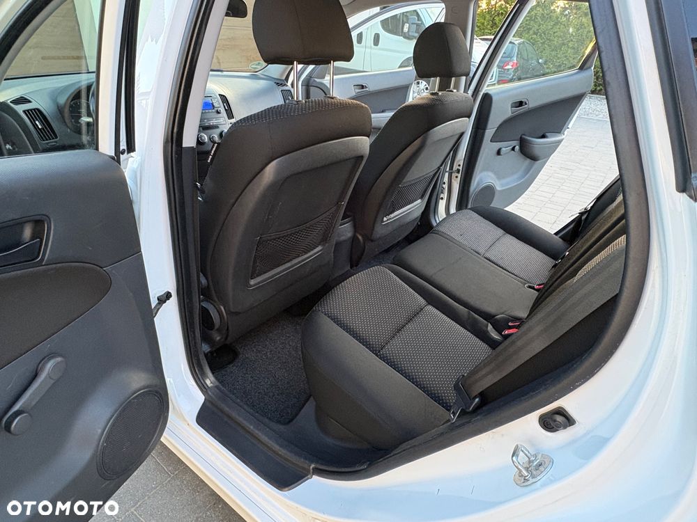 Hyundai i30 blue 1.4 Style - 18