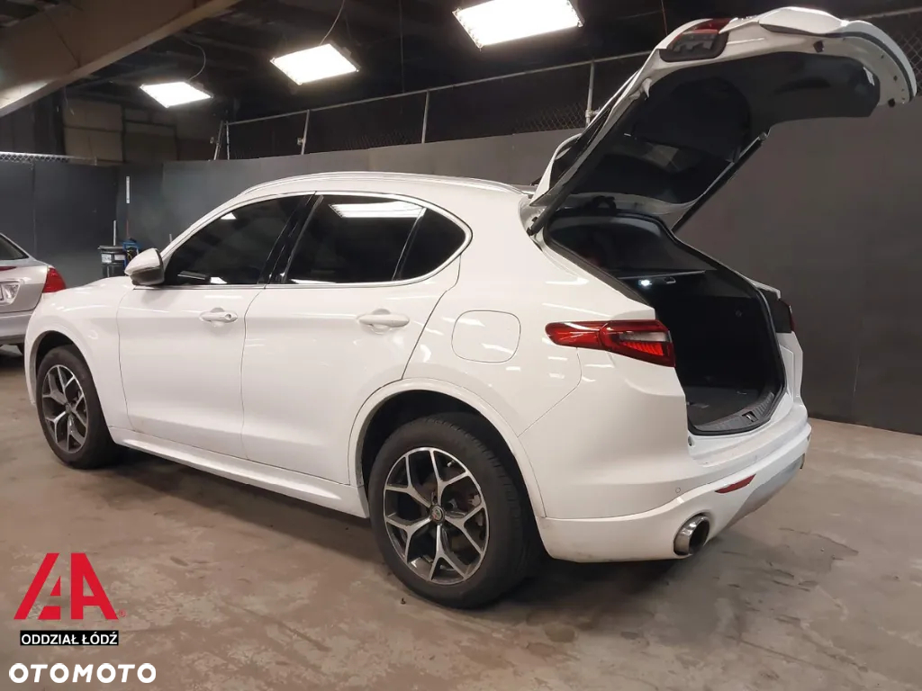 Alfa Romeo Stelvio 2.0 Turbo 16V AT8-Q4 Veloce Ti - 3