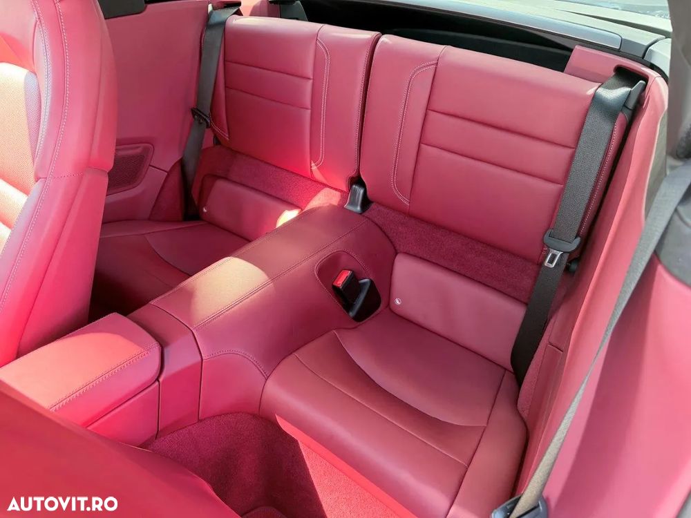 Porsche 911 Targa 4 GTS PDK - 8