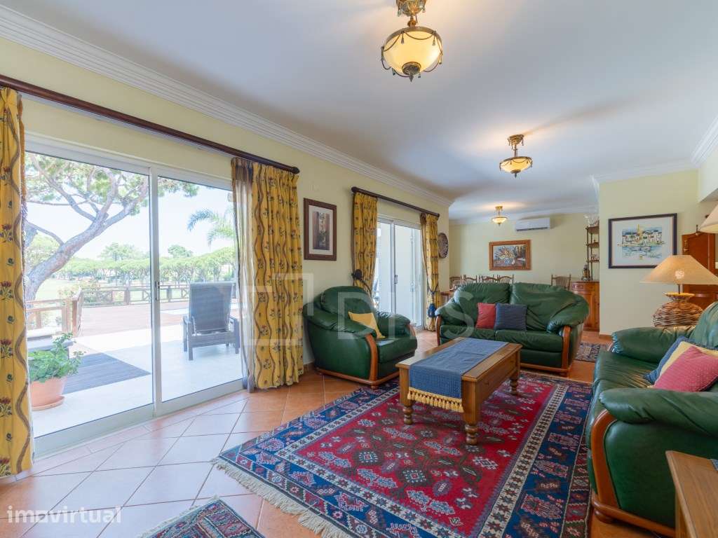 Moradia geminada T5 com piscina e vista golfe, em Vilamoura - Grande imagem: 2/51