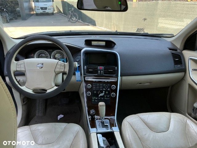 Volvo XC 60 T6 AWD Momentum - 6