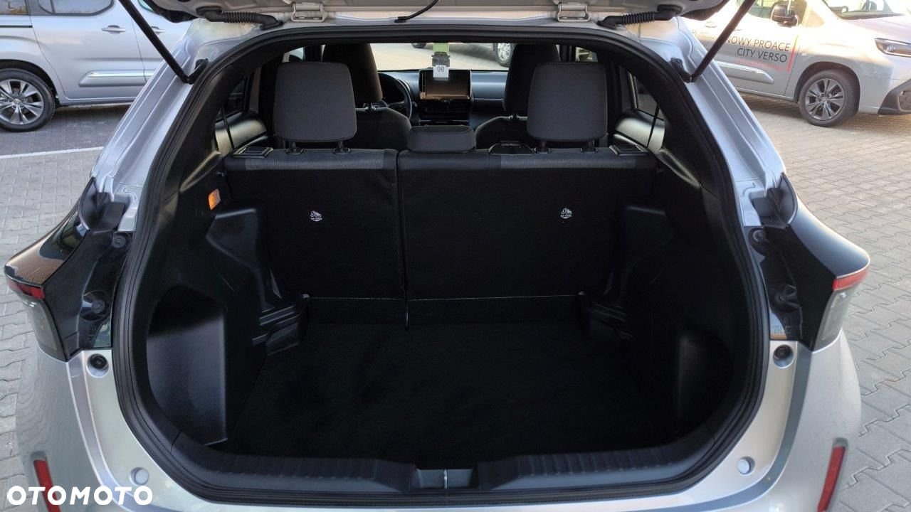 Toyota Yaris Cross - 12
