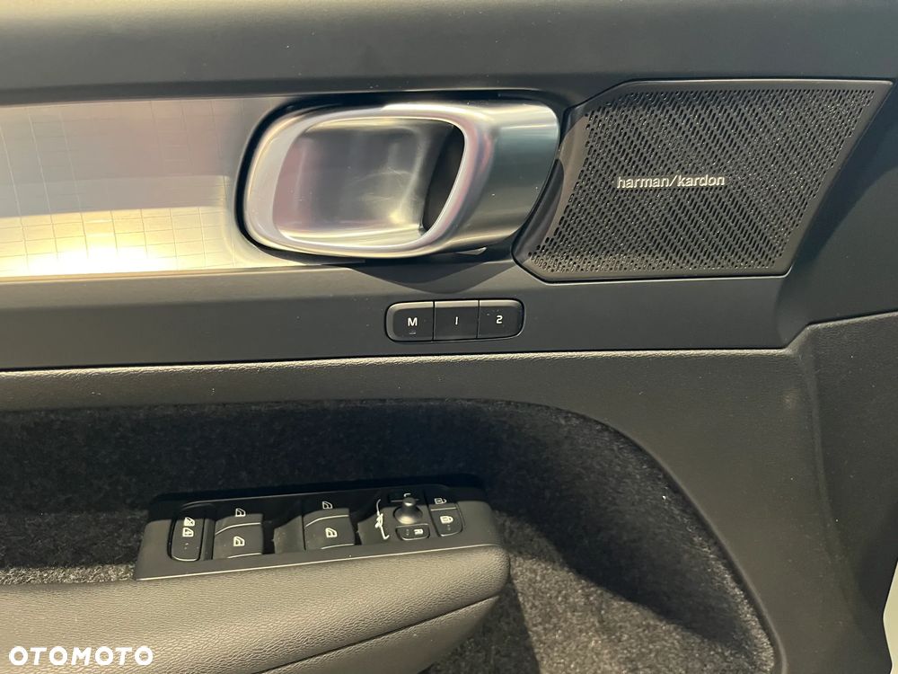 Volvo XC 40 B3 Plus Dark - 12