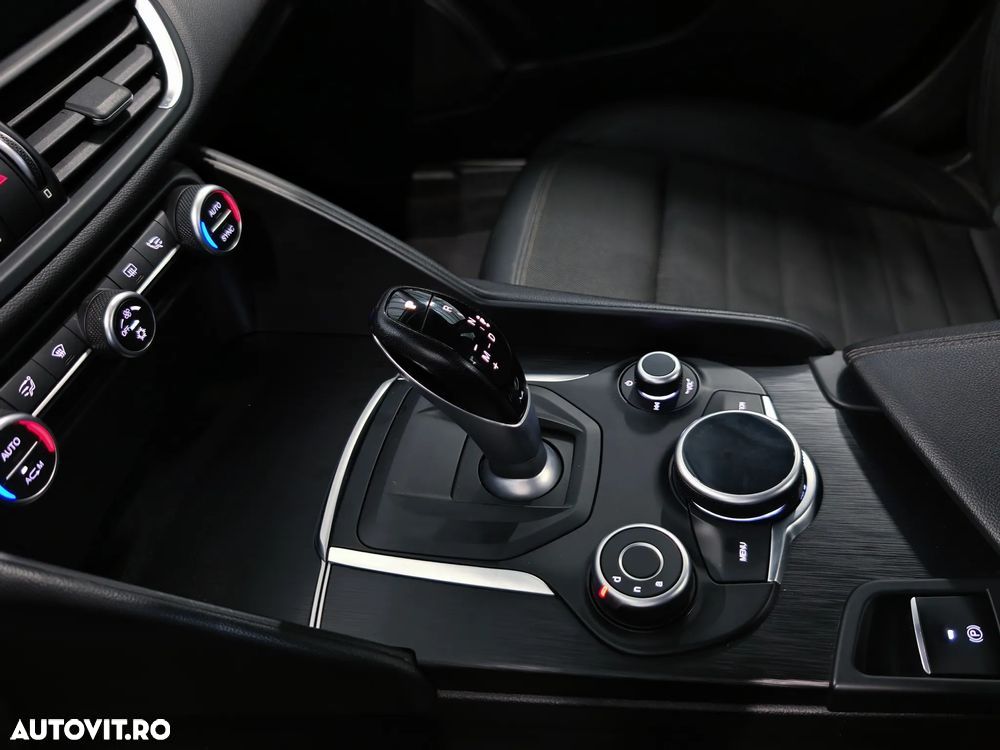 Alfa Romeo Giulia 2.2 JTDM Aut. Super - 18