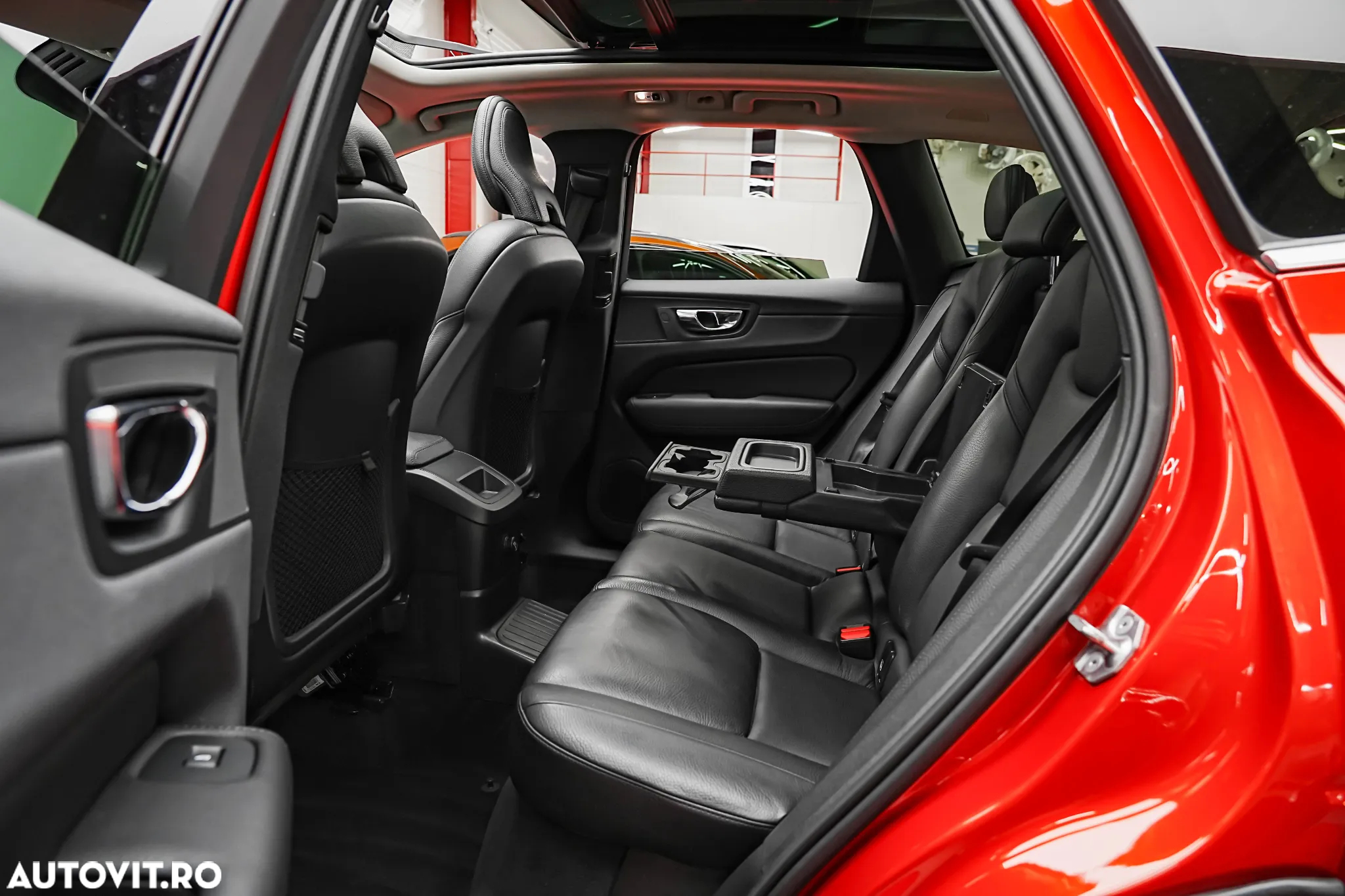 Volvo XC 60 T8 Twin Engine AWD Geartronic Momentum - 10