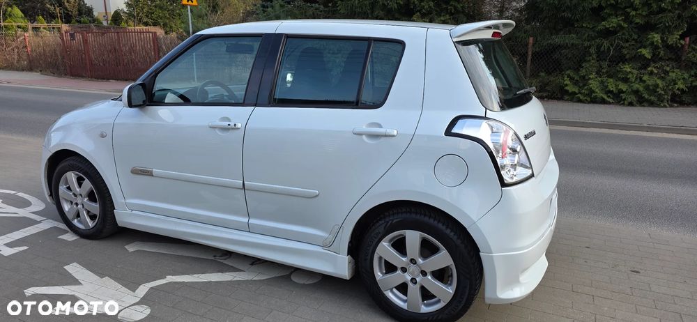 Suzuki Swift 1.3 Black and White - 15