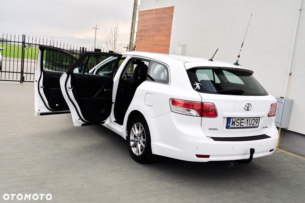 Toyota Avensis 2.0 D-4D Executive - 23