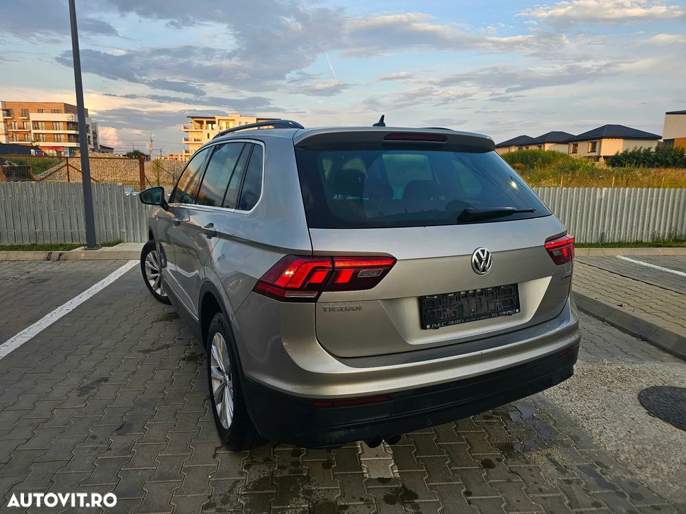 Volkswagen Tiguan 2.0 TDI 4Mot DSG Comfortline - 24