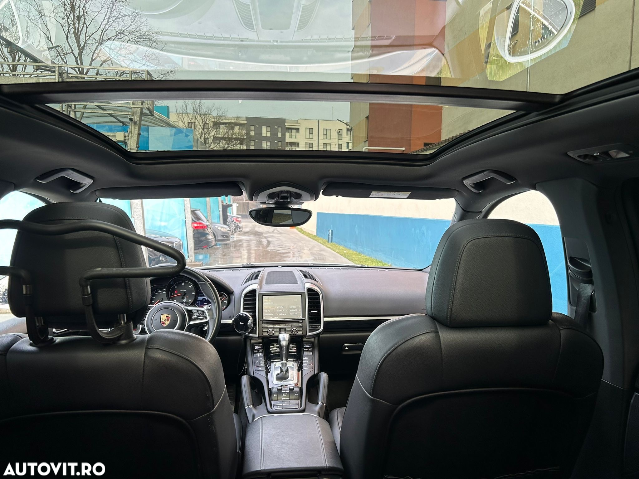 Porsche Cayenne 3.0 L - 8