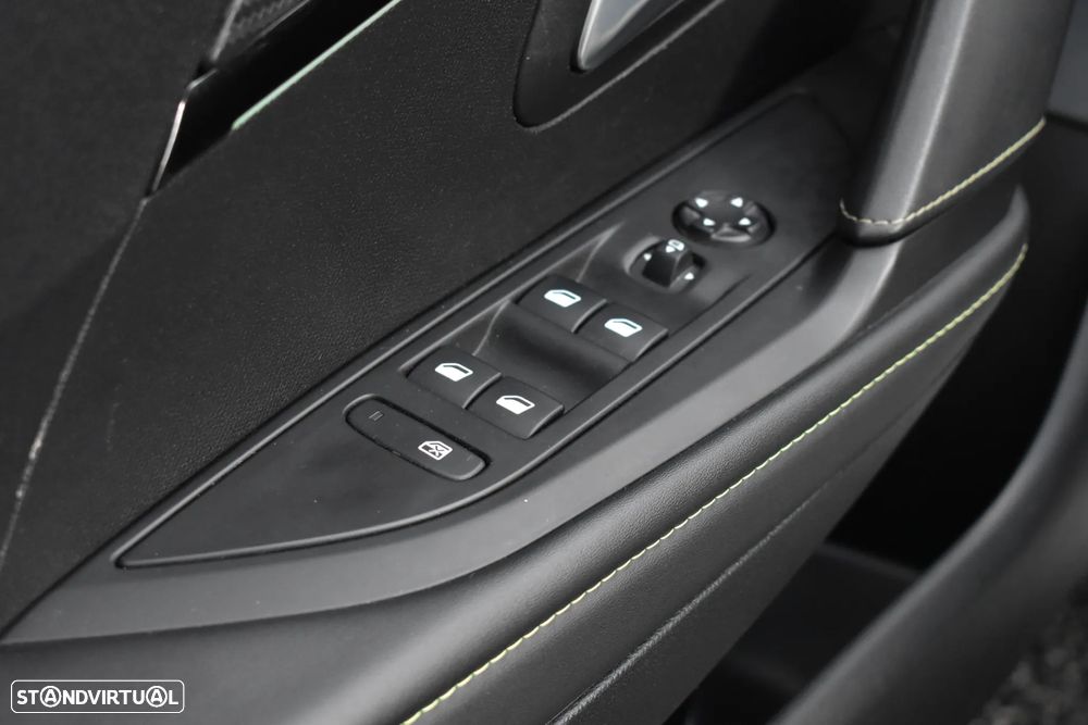 Peugeot e-208 GT - 26