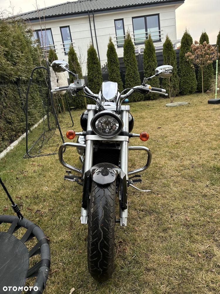 Suzuki Intruder - 6