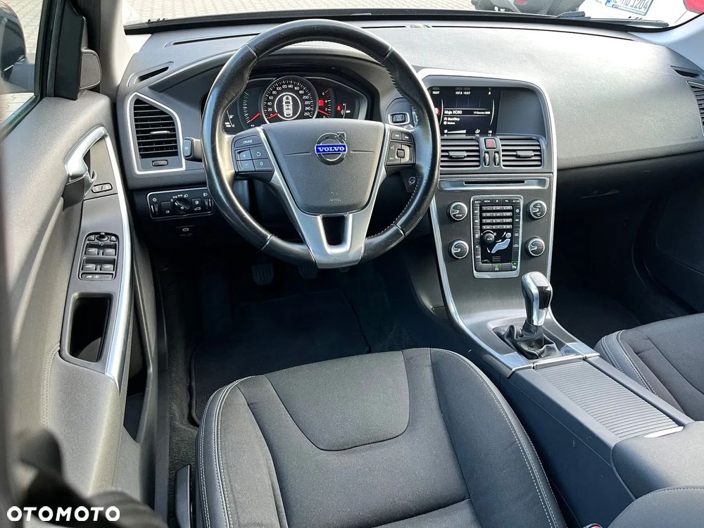 Volvo XC 60 D4 Momentum - 24