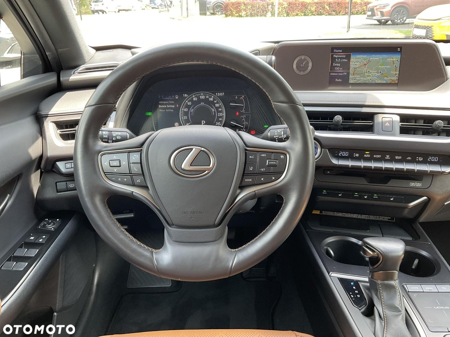 Lexus UX - 10