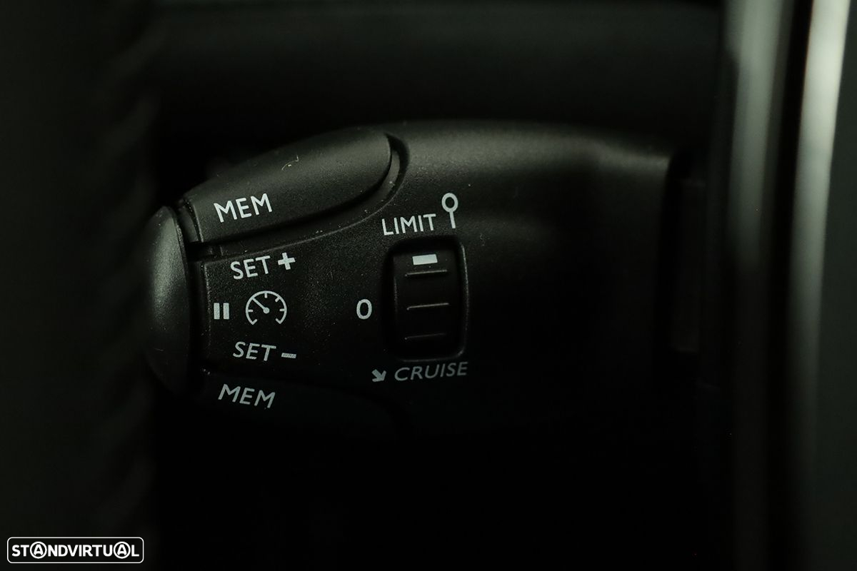 Peugeot 2008 1.2 PureTech Allure - 19
