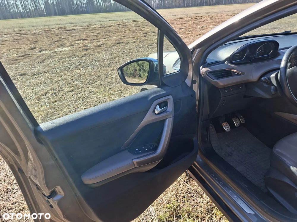 Peugeot 2008 1.6 e-HDi Allure S&S - 10