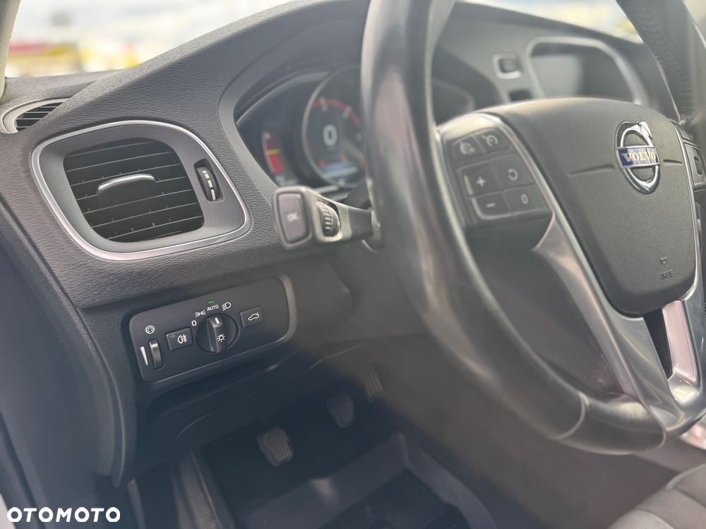 Volvo V40 D2 Momentum - 16
