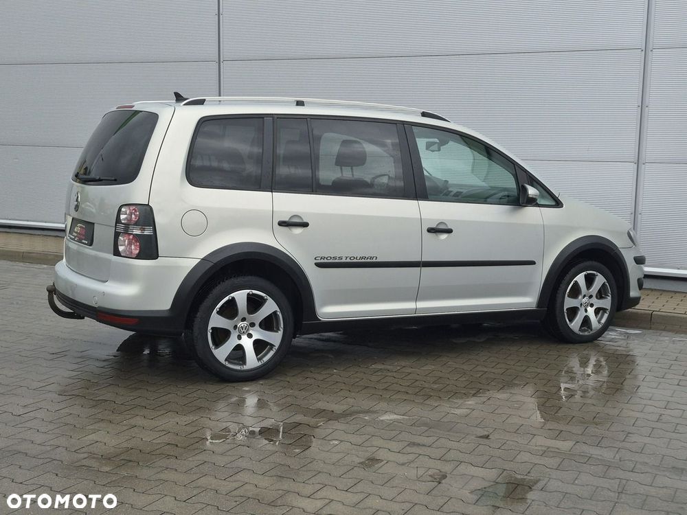 Volkswagen Touran - 9