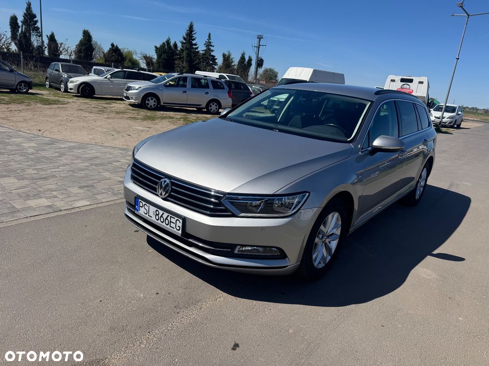Volkswagen Passat 2.0 TDI SCR DSG Trendline - 32