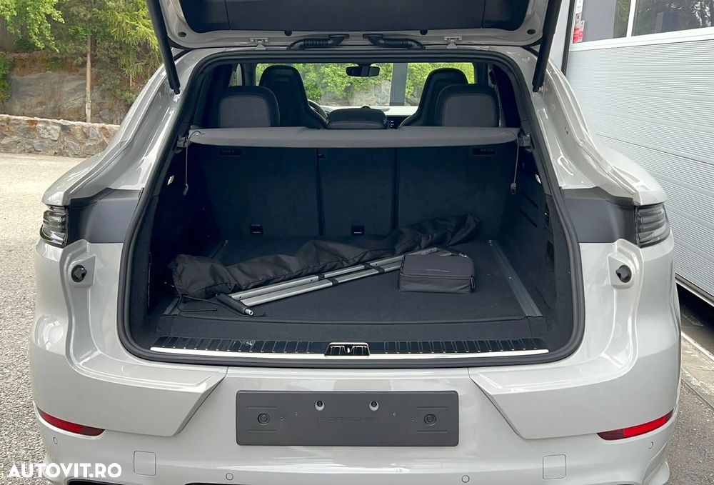 Porsche Cayenne Coupe E-Hybrid - 13