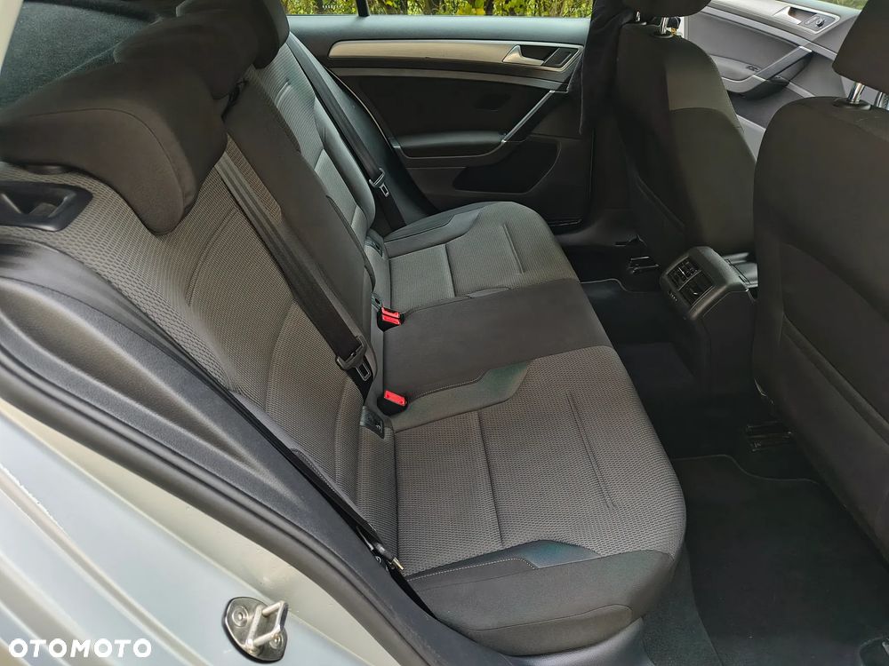 Volkswagen Golf 1.6 TDI BlueMotion Comfortline - 23