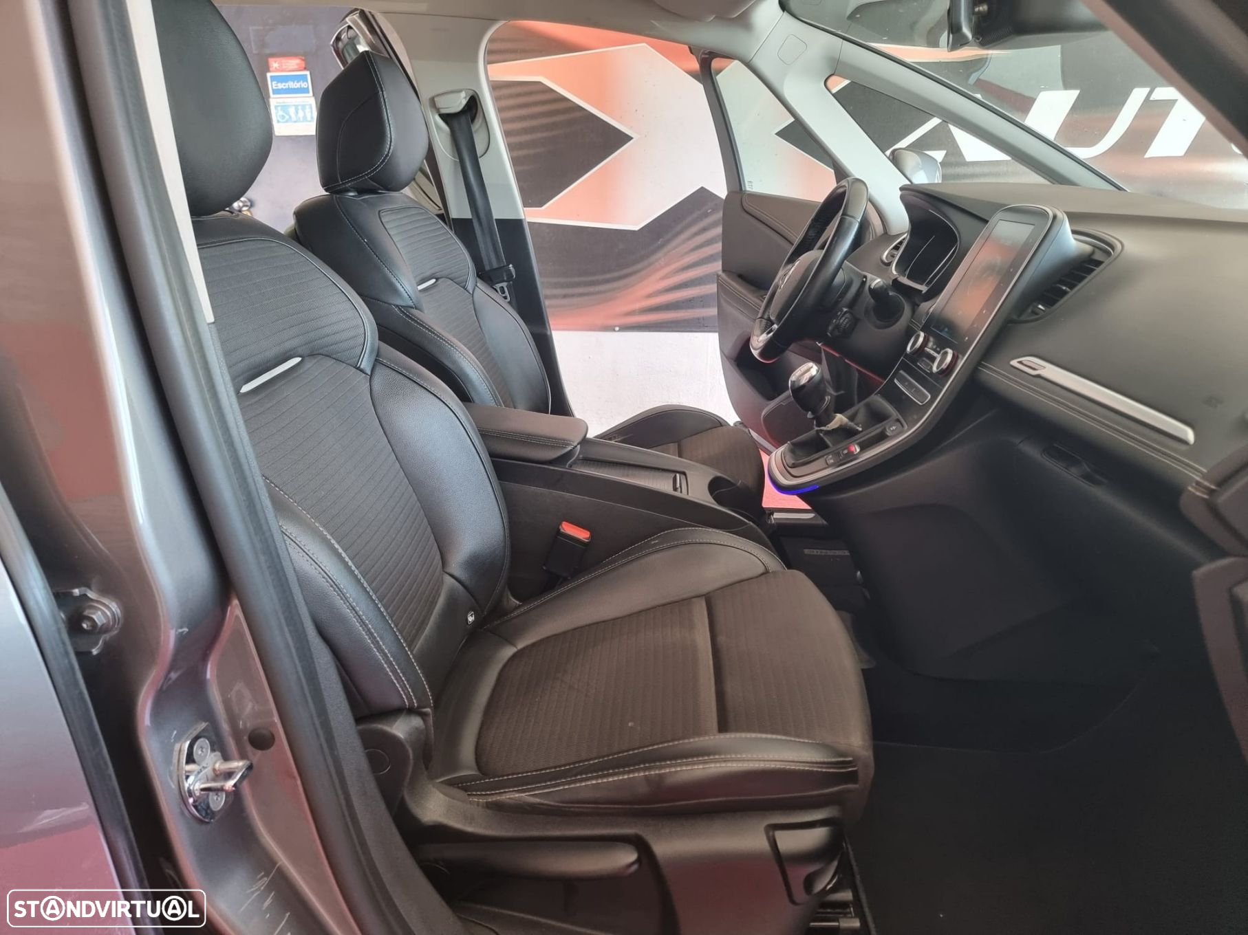 Renault Grand Scénic 1.6 dCi Intens SS - 16