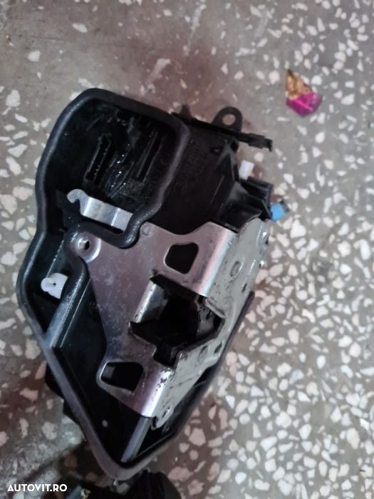 Broasca usa actuator BMW F10 F11 F01 F20 F30 F31 F32 F34 F36 X3 X4 X5 - 7