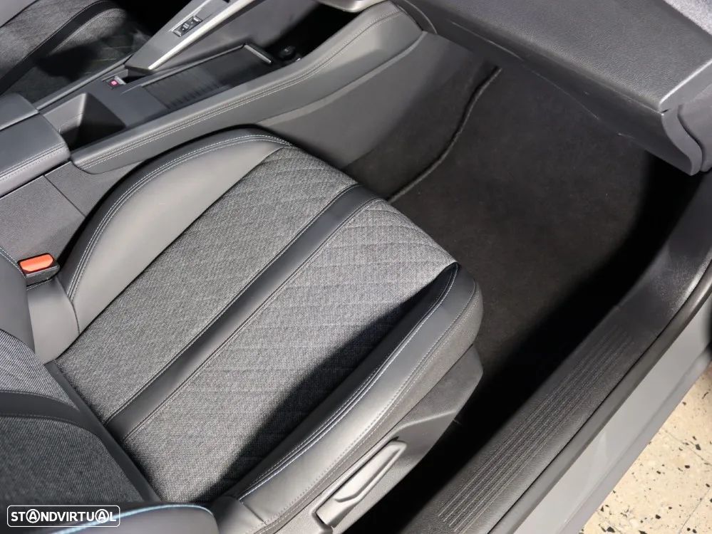 Peugeot 408 1.2 PureTech Allure Pack EAT8 - 12