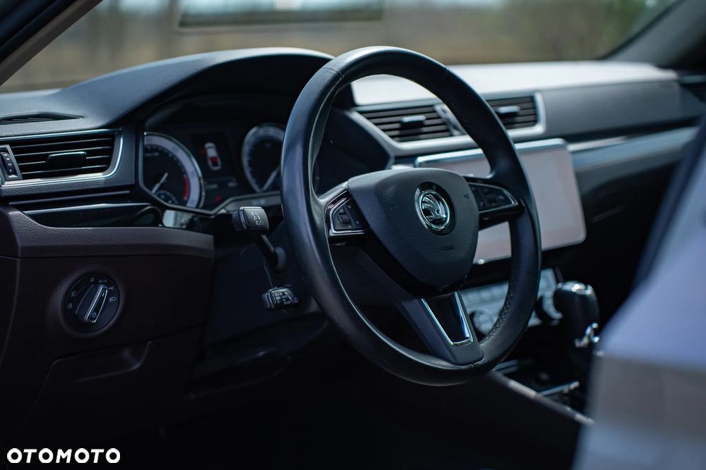 Skoda Superb 2.0 TDI L&K DSG - 19