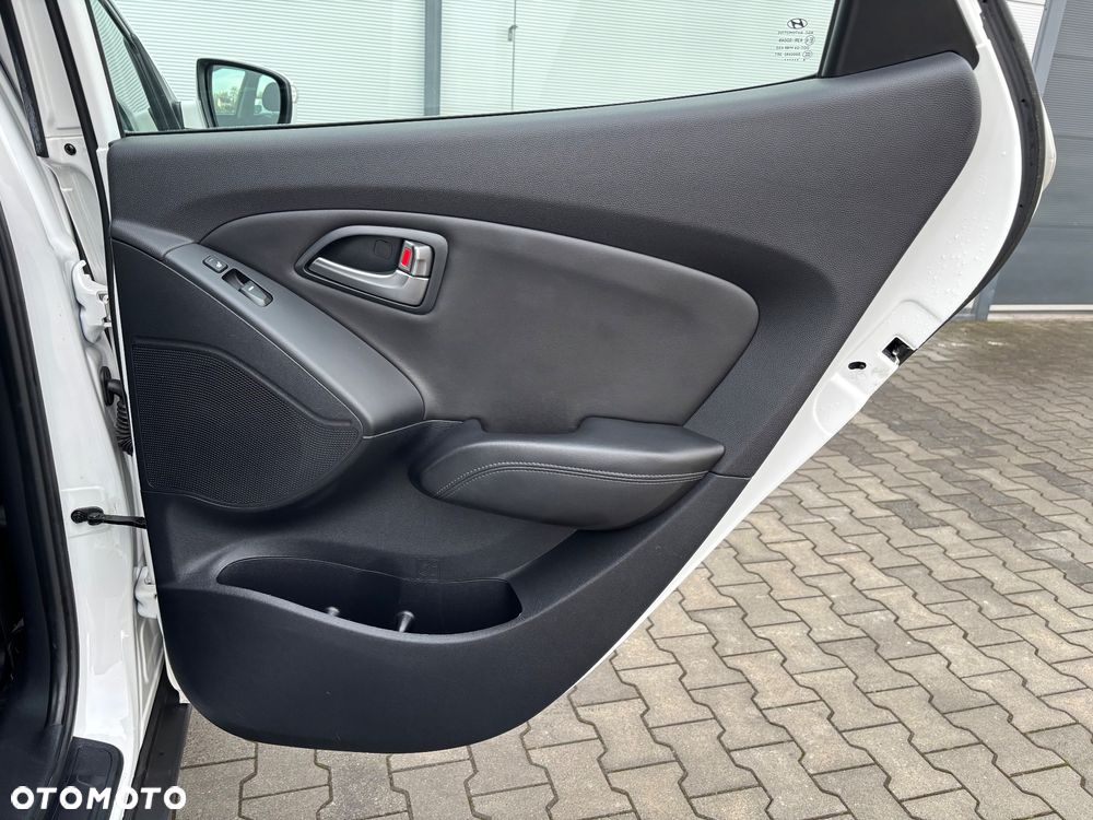 Hyundai ix35 1.6 2WD Fifa World Cup Edition - 32