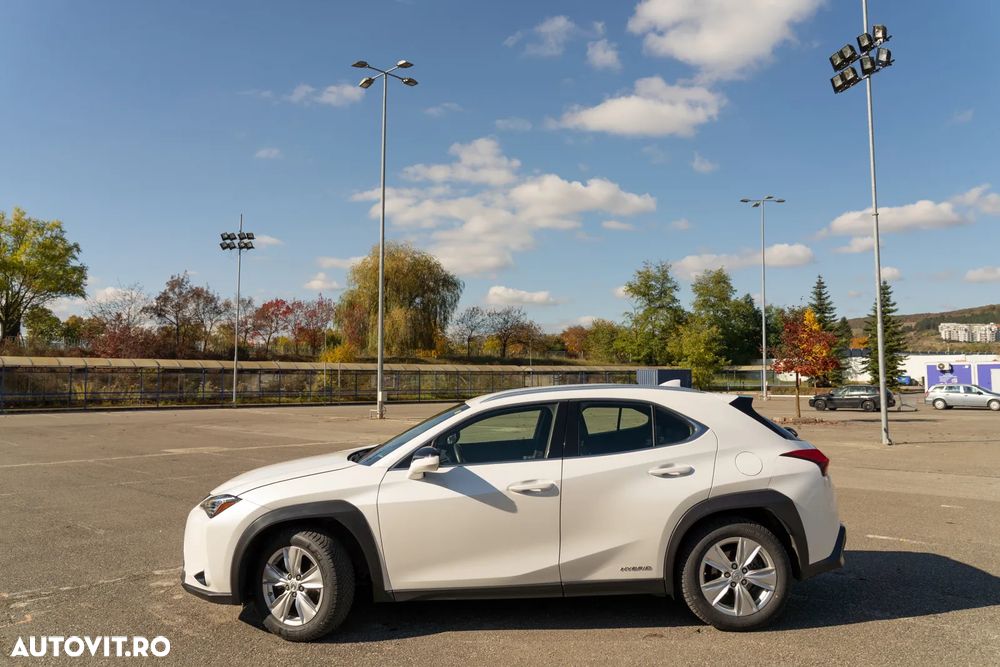 Lexus UX 250h Business Edition - 2