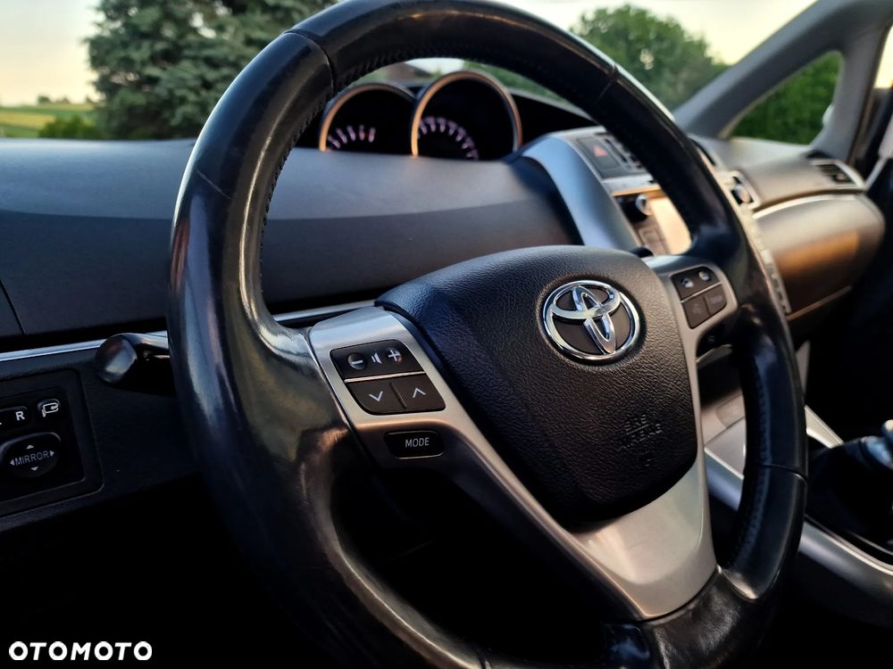 Toyota Verso 1.6 Premium - 23