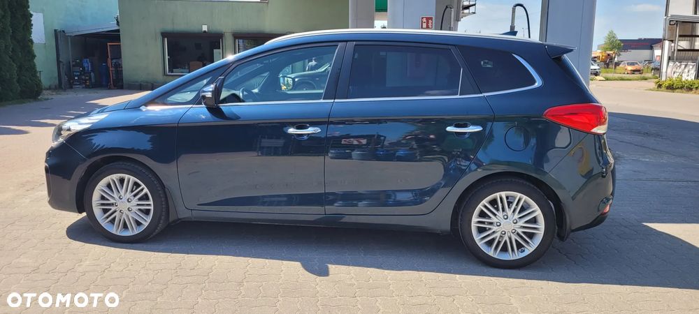 Kia Carens - 5
