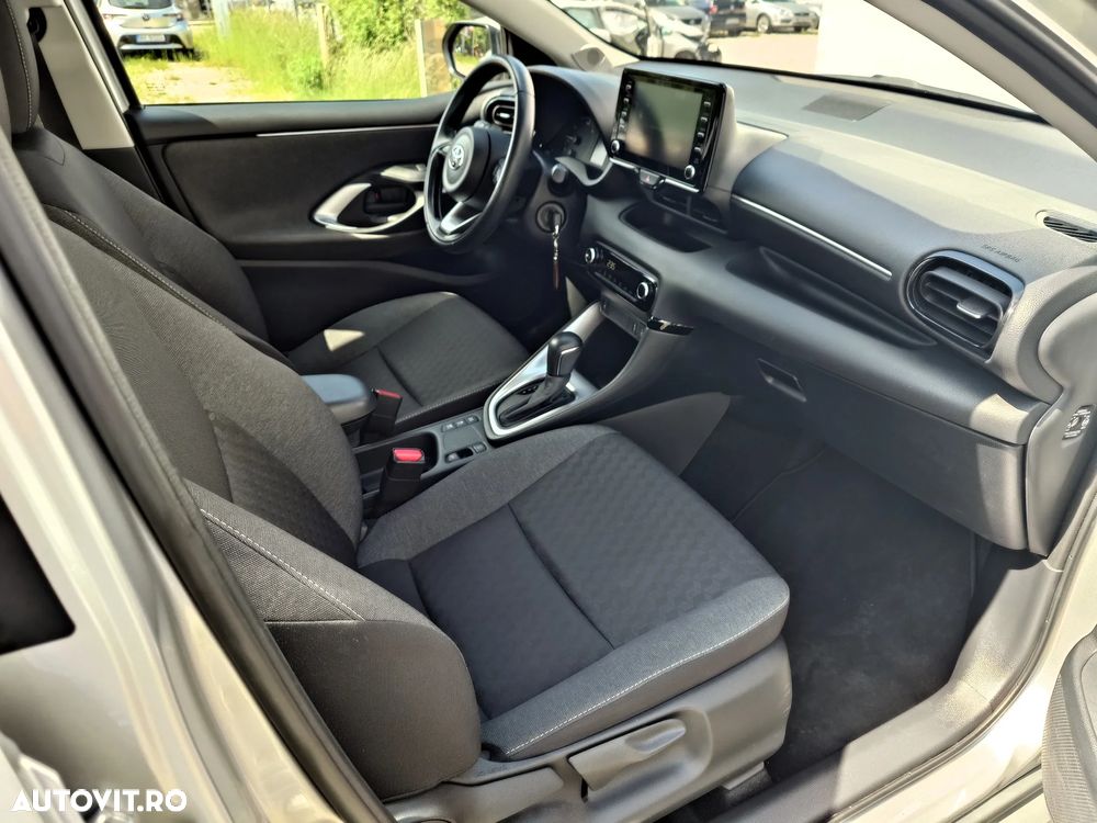 Toyota Yaris 1.5 VVT-i HSD Dynamic - 9
