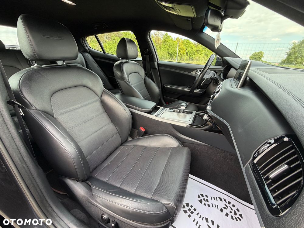 Kia Stinger - 10