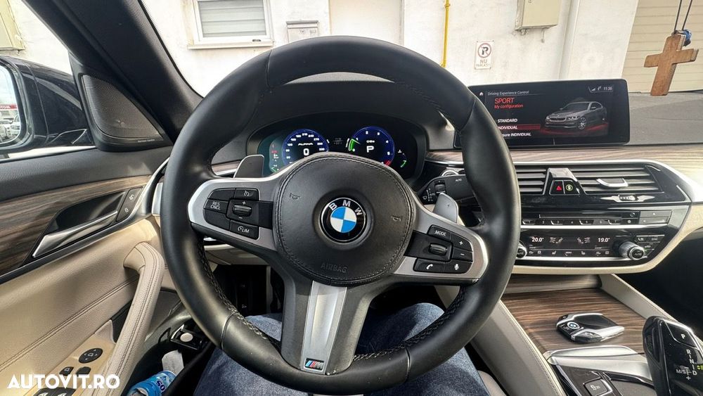 BMW Seria 5 520d xDrive AT - 16