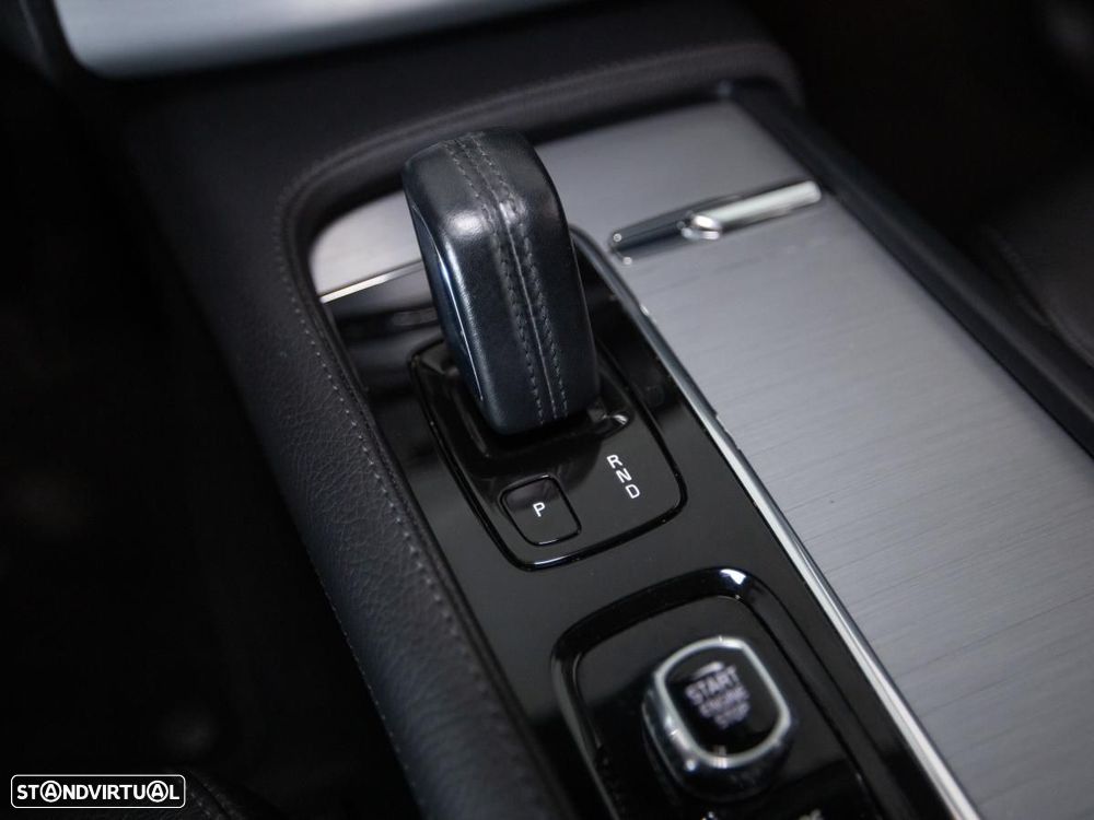 Volvo XC 90 2.0 T8 PHEV Momentum Plus AWD - 19