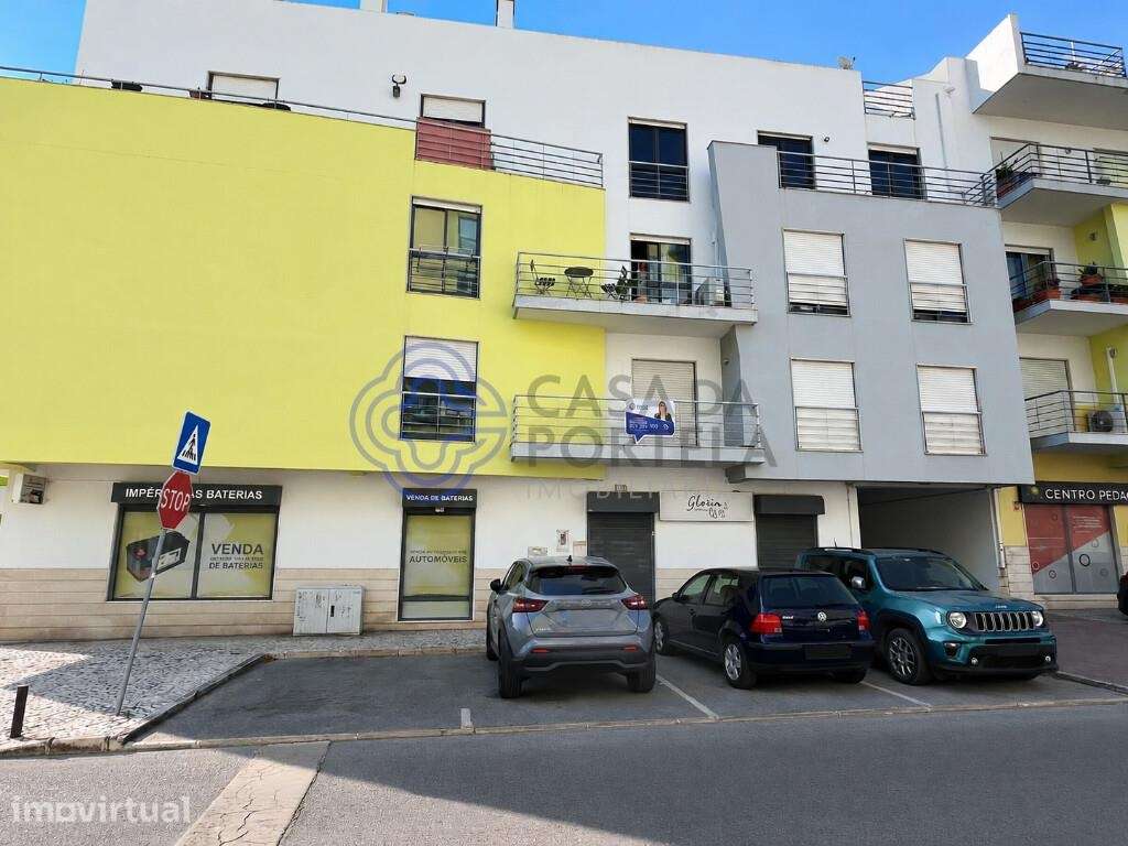 ARRENDAMENTO | T3 com Excelentes Áreas, Garagem Box e Elevador | Barri - Grande imagem: 2/34